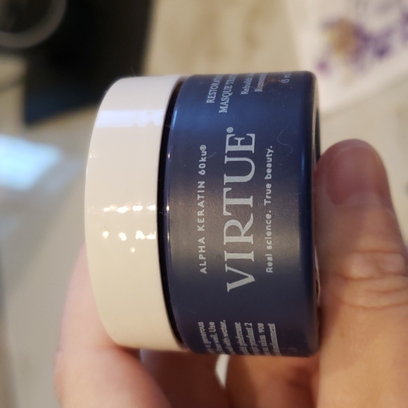 Sorts of make up , hair mask & body oil - Picture 4 of 4